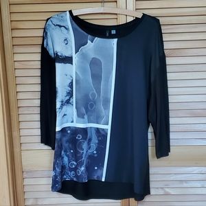 Geometric black & gray silky 3/4 sleeve top